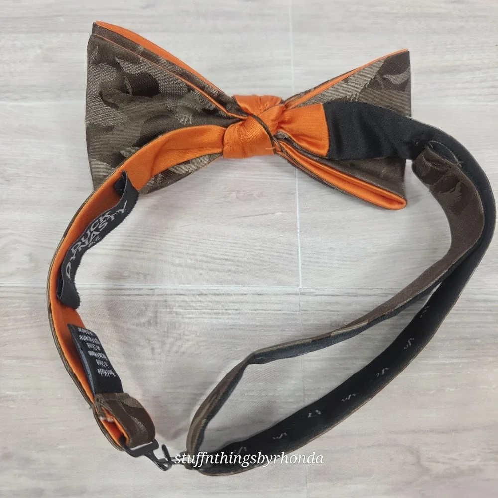 Duck Dynasty Mens Mossy Break-up Camouflage Banded Pre Tied Adjustable Bow Tie‎